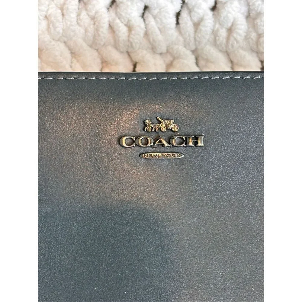 Nearly new Coach Dark Forest Green Leather Slim Zip Wallet Long Continental Wall